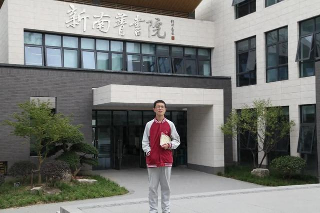 共有五名学生通过该计划的选拔,南菁高中高二年级陆誉文同学成功入选