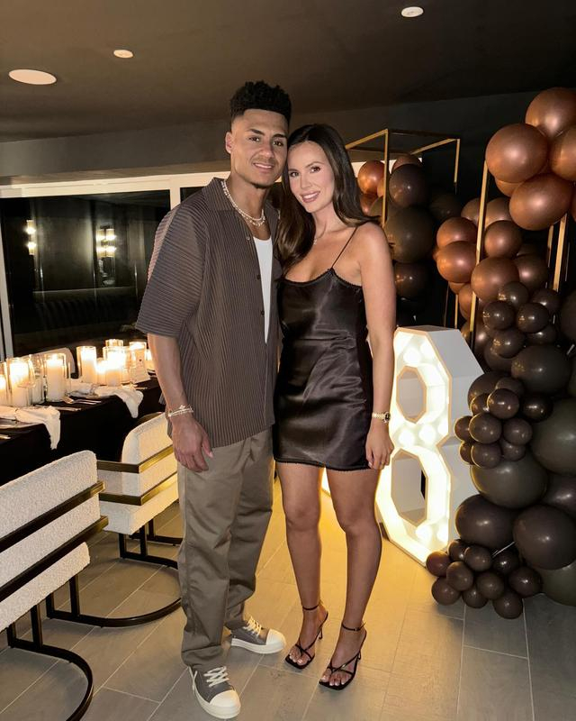 英格兰绝杀功臣!沃特金斯女友晒照:太为你骄傲了15