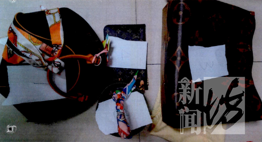 被害人为嫌疑人购买的部分物品（包） 图源：上海松江检察院