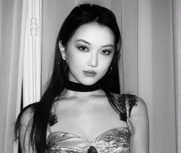 果然女大十八变,已经变到你认不出来的地步了吧.#18岁李嫣近照