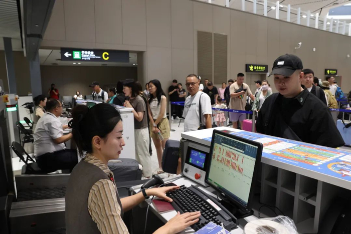 30个值机柜台,11条出港海关查验通道,哈尔滨机场t1航站楼国际区启用