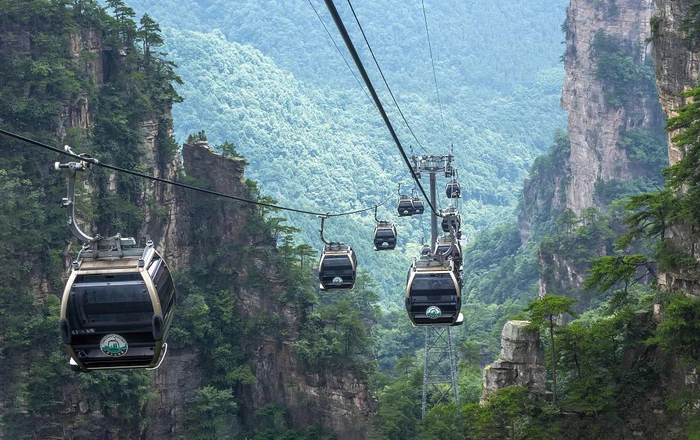 坐缆车穿越绿林峡谷,走云端玻璃栈道!
