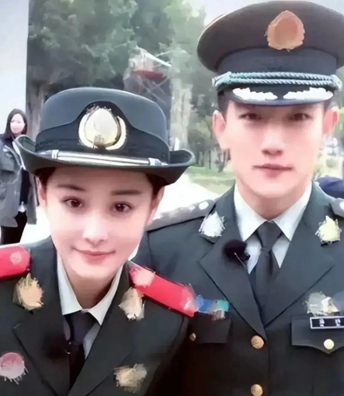 张馨予亲自回应老公何捷转业,是假的,希望删除帖子,网友直呼"好甜"!