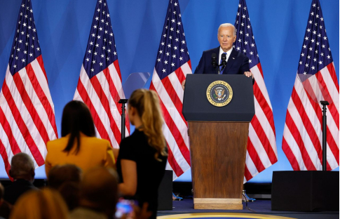 拜登又“混淆普京泽连斯基”，马克龙朔尔茨发声为拜登辩护：口误时有发生-拜登与马克龙会晤视频