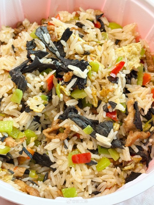 上次大家评价我点的那碗干巴菌牛肝菌炒饭里的干巴菌含量太少