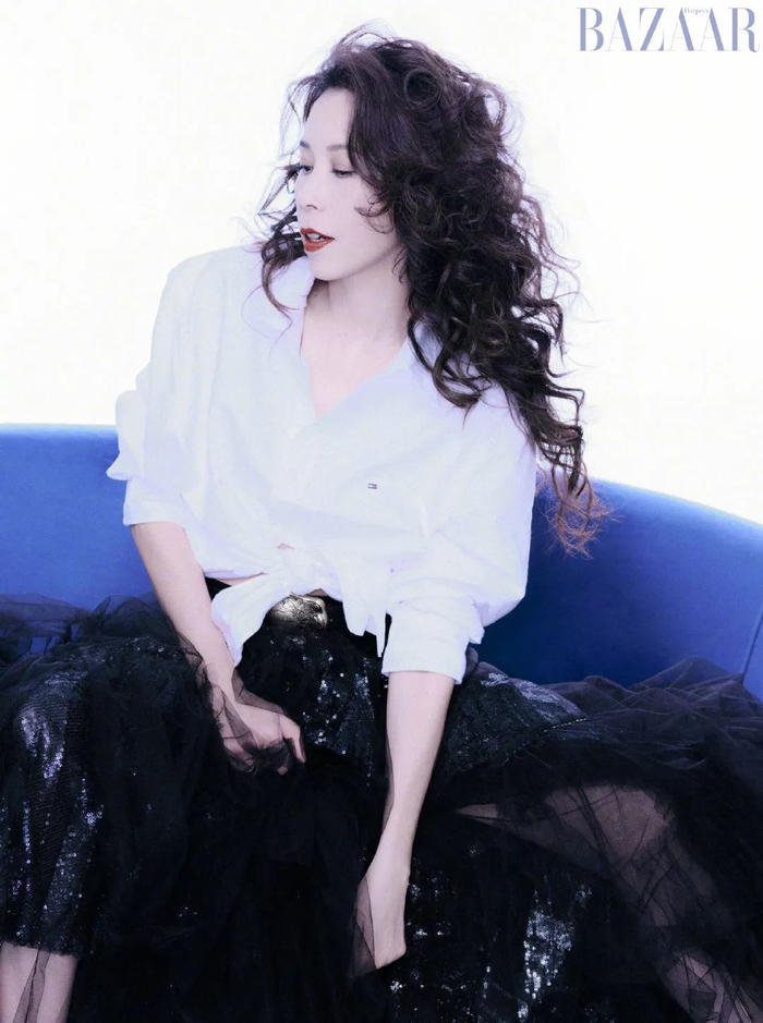 文末,来看莫文蔚最新拍摄的杂志大片,超绝时尚感——05  美图大赏杨紫