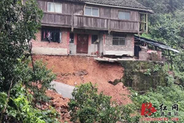 月 13 日,在湖南省通道侗族自治县牙屯堡镇古伦村,村民杨天伦在回忆起