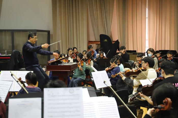 新华社发作为舶来品的交响乐,过去演奏曲目多为西方古典乐曲;而如今