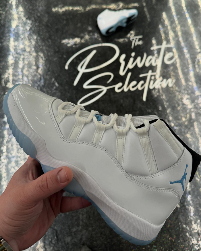 「传奇蓝」aj11 最新实物泄露!