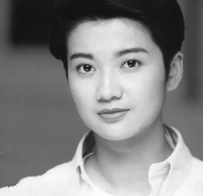 我们熟悉的她早已离世,29岁与男友坠机而亡,双双殒命大海之中|王玉玲