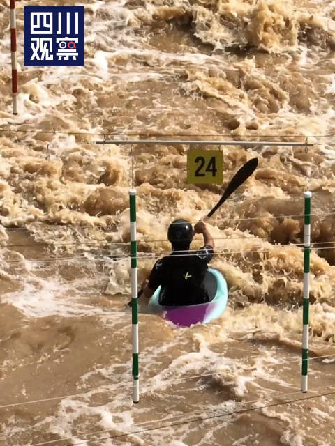 成就感满满!16岁小孩哥皮划艇比赛夺冠