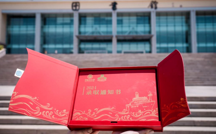 2024各高校录取通知书靓炸了,快查寄送时间!
