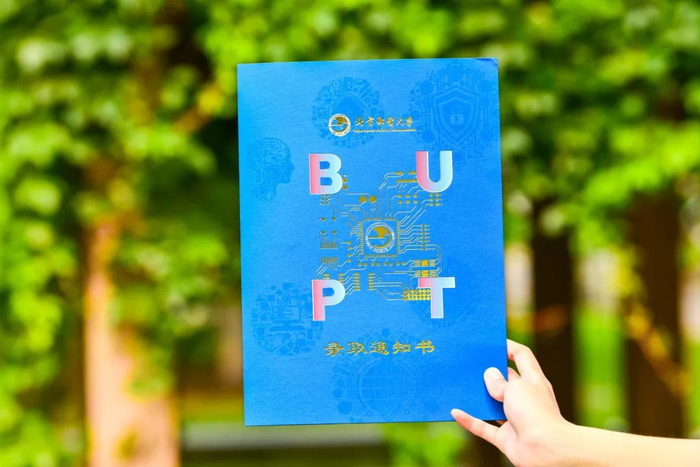 2024各高校录取通知书靓炸了,快查寄送时间!