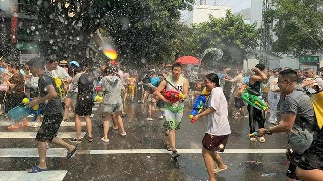 云南泼水节（受访者供图） 
