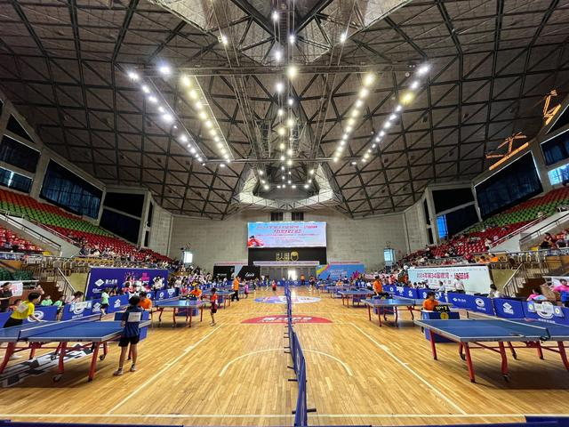第三十四届"银河·幼苗杯"少儿乒乓球比赛在顺德区容桂体育中心举办据