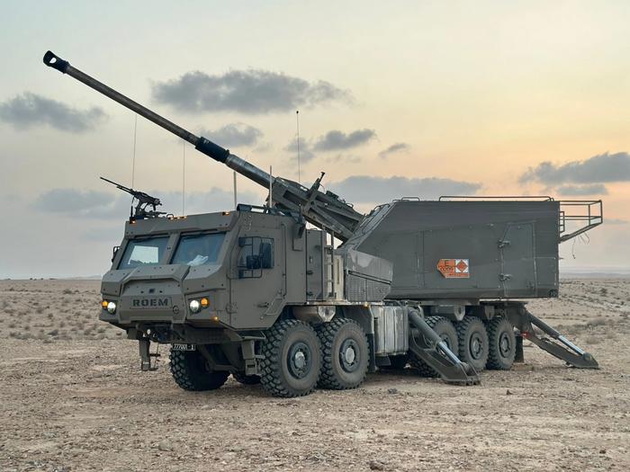 援引以色列军方消息来源证实,被称为roem的新一代155毫米轮式自行榴弹