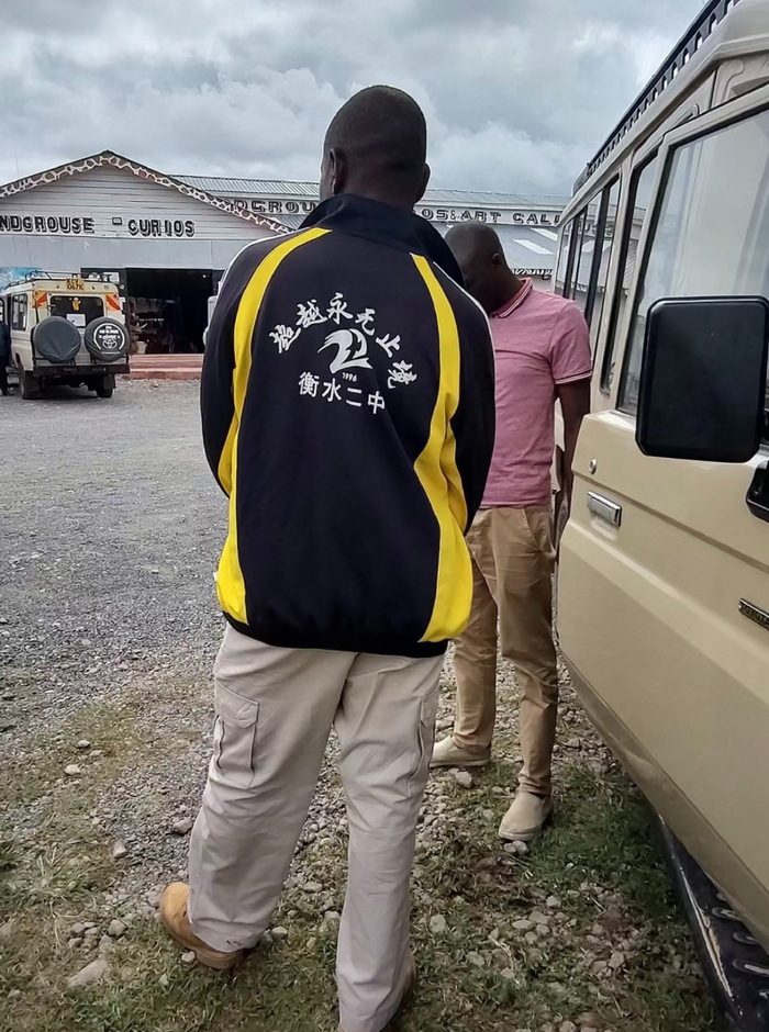 万同学,我在马达加斯加看到了你的球衣