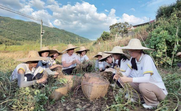 肇庆学院师生暑期下乡助振兴