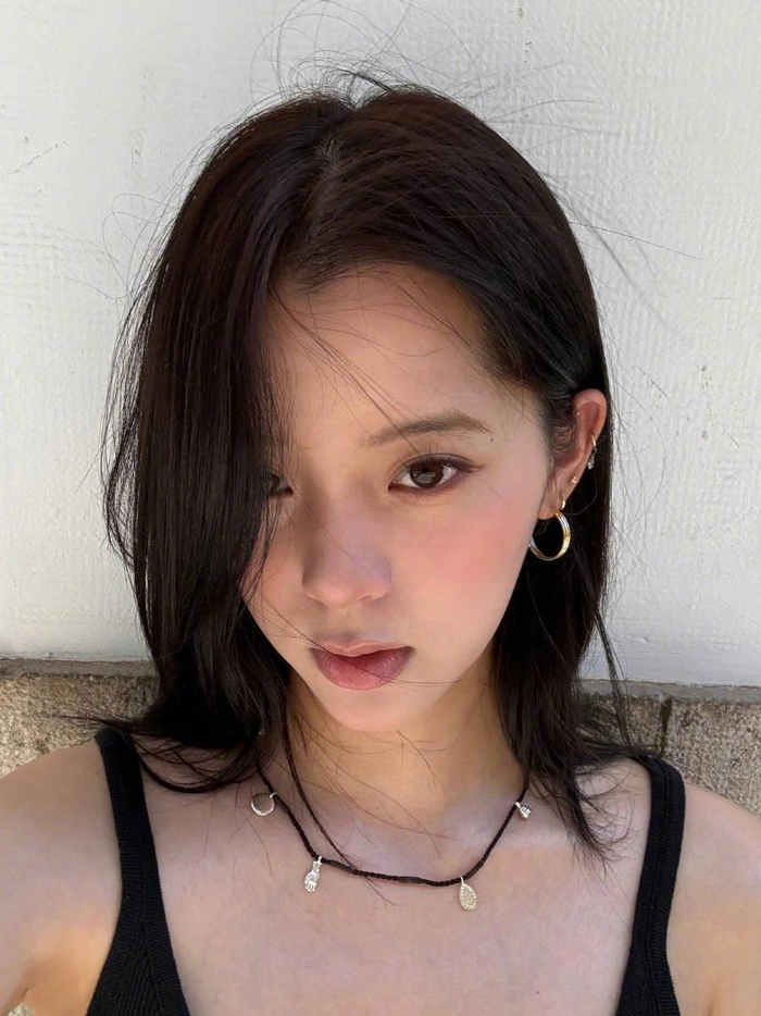 24岁欧阳娜娜真人长啥样?自拍下的她太撩人,怪不得都稀罕她