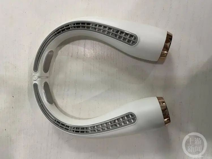 200元左右的挂脖降温冷风风扇。图/上游新闻