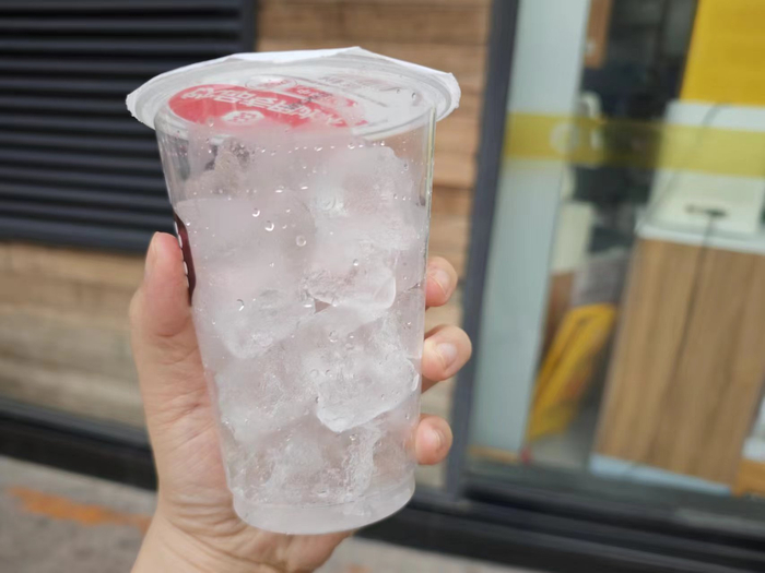 冰杯市场今夏格外火热。 新京报首席记者 郭铁 摄