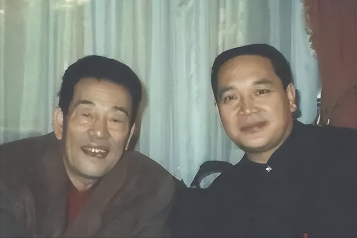 大口吃肉大碗喝酒,华子不离身,92岁杨少华,在享福路上一去不返