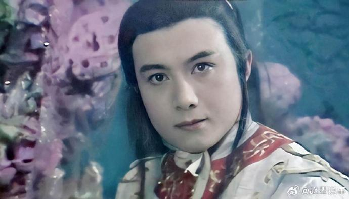 王伯昭这个人嘛,以前可是经常出现在电视屏幕上的大明星呢!
