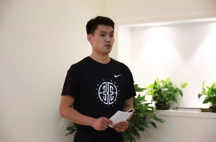 716人的中国体育代表团中还有来自上海的教练员及翻译,中国健儿