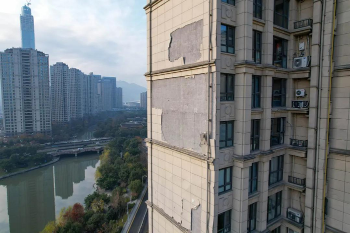 温州华鸿万墅:风儿吹,墙面落!"华鸿",你的"脸面"掉了还要不要?