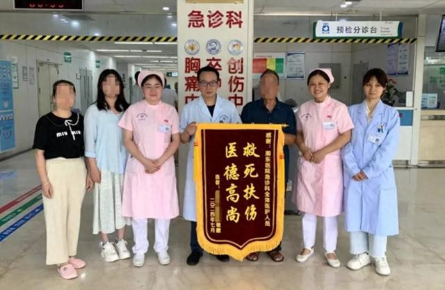 锦旗故事丨一面锦旗,一声感谢,"医"生责任!|患者|医护人员_新浪新闻