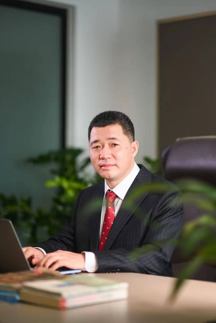 这位充满信心的校长叫赵飞,两年过去了,这所既传承了西川中学的文化