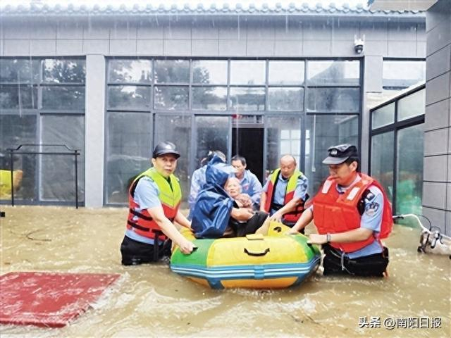 闻"汛"而动 守护百姓平安——南阳市干群全力以赴应对汛情