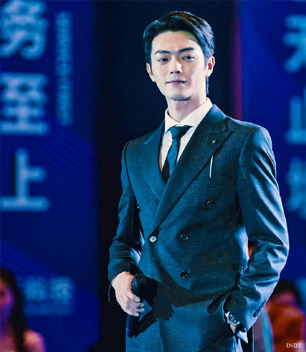 许凯,内娱穿西装赛道统治区,精英总裁感太强了,帅!