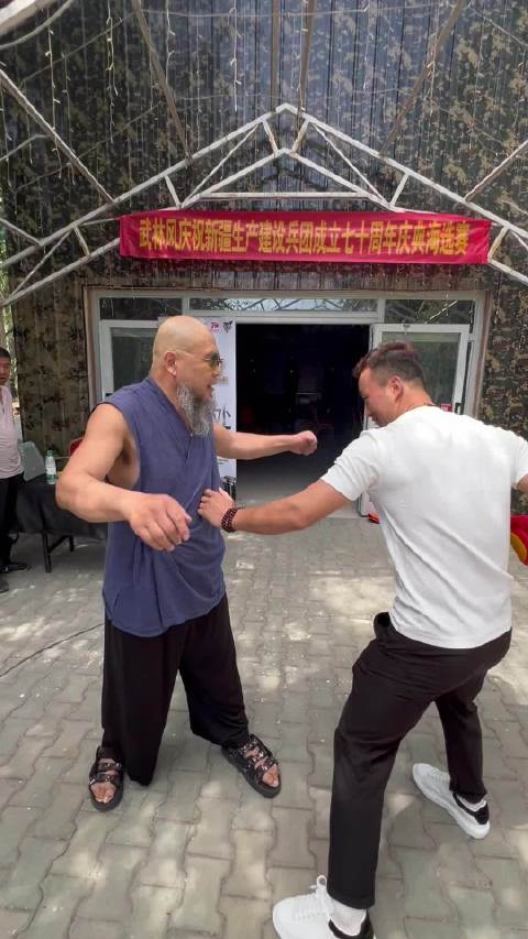 (武林风)世界冠军贾奥奇挑战王志亮