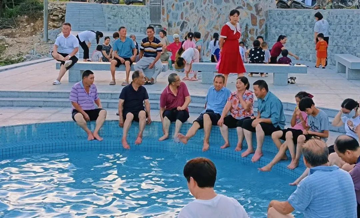 资源免费向群众开放一个新改造完成的露天温泉池在阳春市八甲镇澄垌村