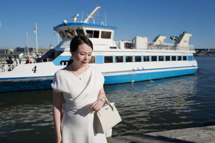 还有耳夹款，划线价589元，折后501元，无耳洞星人也可以get，心动就快拿下吧~