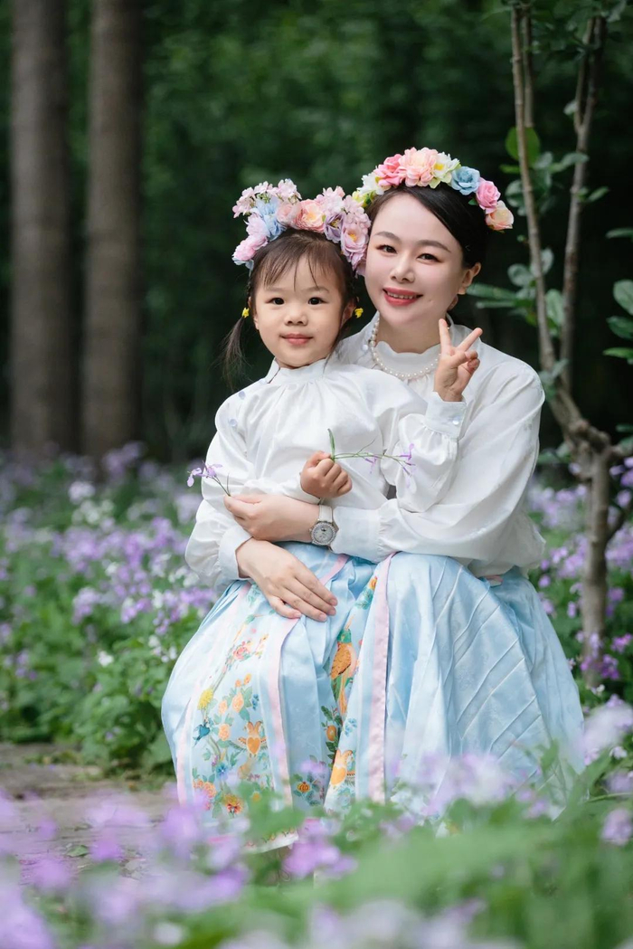 作为经典百搭的“基础款”单圈项链，日常佩戴百搭、不过时；而作为礼物，无论是送自己，还是送妈妈、送闺蜜，都是独特又有爱的代名词。