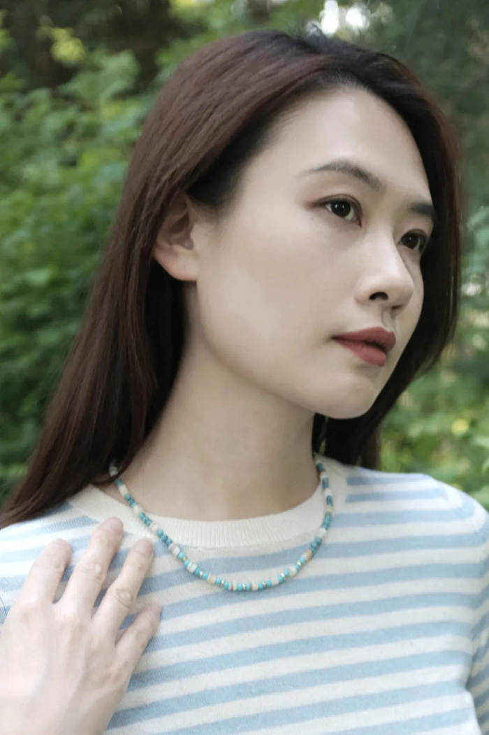 还可以将它和其他项链叠戴，带来层次感和不同的美感。价格也很划算，划线价428元，折后288元~