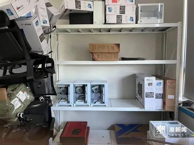 办公室深处的小仓库 潮新闻记者 黄玉环 摄