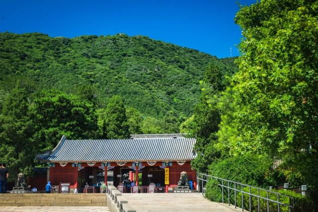 在万柳换乘西郊线,来到香山,享受凉爽的车厢,欣赏沿途的风景