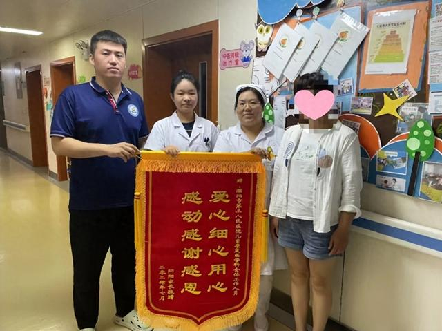 市三院:专业康复暖人心 患者感恩送锦旗