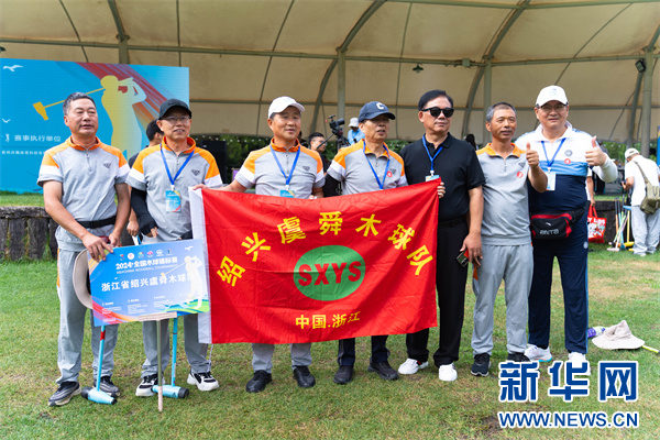 7月18日，参赛队伍合影。新华网发（刘德文 摄）