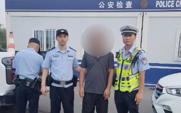 驾驶人被移交至玉田县公安局鸦鸿桥治安分局。图源：河北高速交警