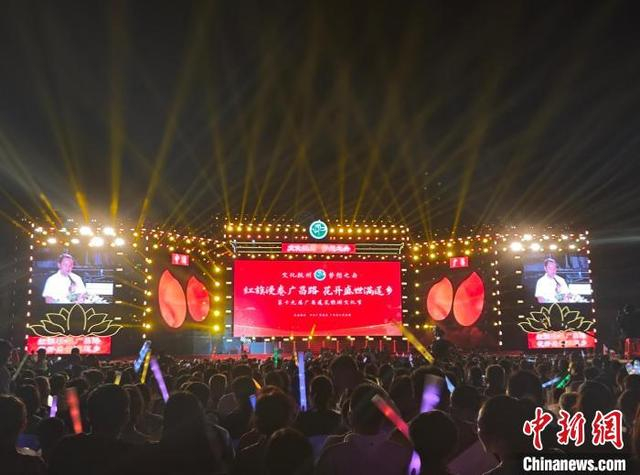 广昌县第十九届莲花旅游文化节现场。熊锦阳摄