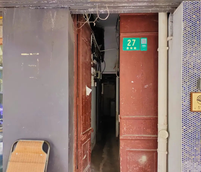 逼仄的老弄堂里,如何腾出"1平方米"加装抽水马桶?