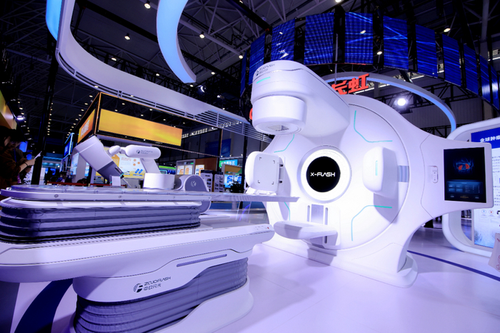 长虹旗下中玖闪光医疗公司自主研发的e-Flash放疗系统