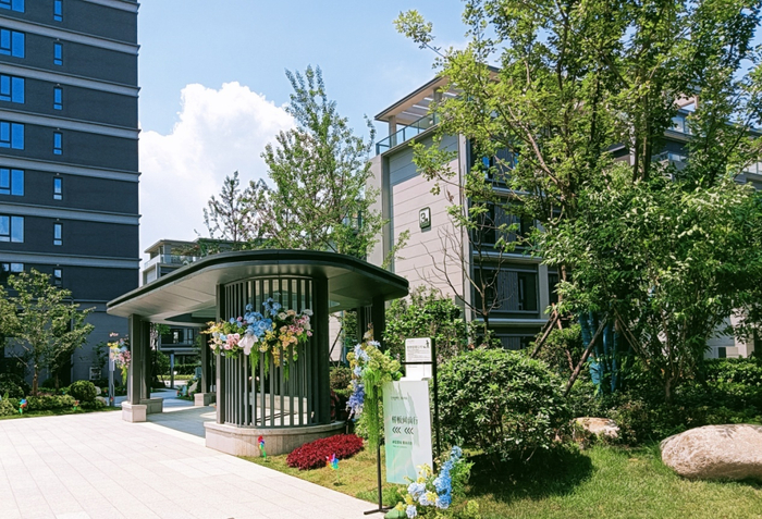 （城投·光谷香恋实景图）