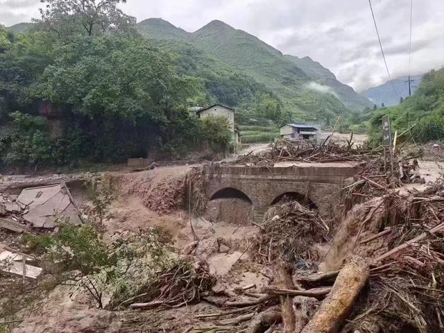 四川汉源县暴雨致30余名村民失联：村民在睡眠中被洪水卷走-四川汉源事件始末是哪一年