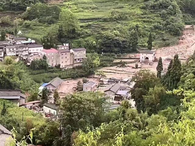 四川汉源县暴雨致30余名村民失联：村民在睡眠中被洪水卷走-四川汉源事件始末是哪一年