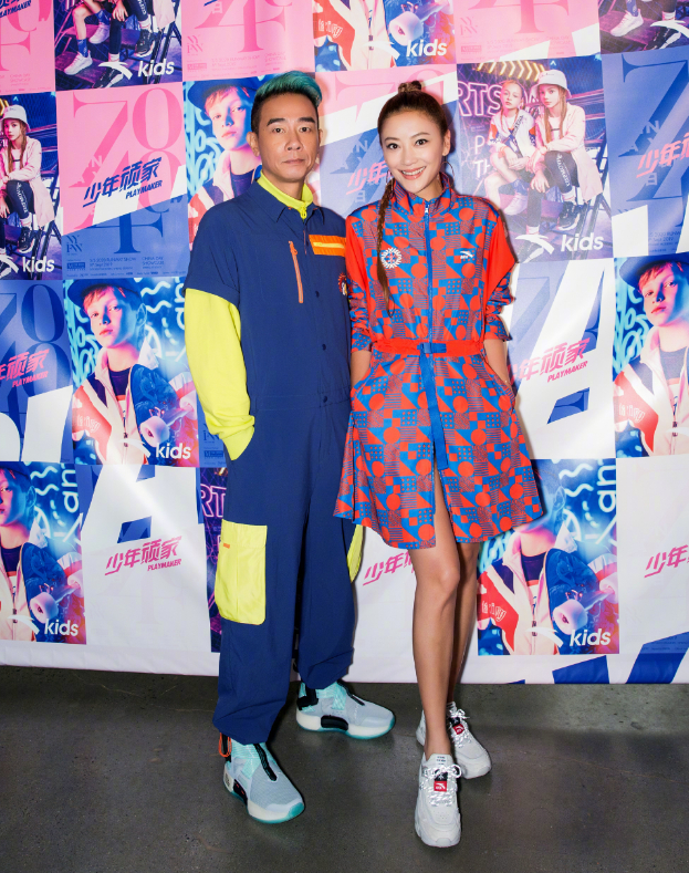 陈小春罕见与应采儿同框,穿衬衫 西裤像飞行员,小16岁的她女儿